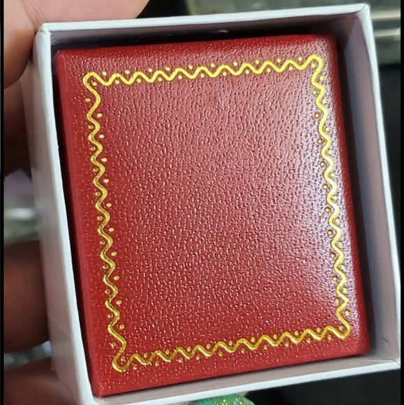 10k emerald & diamond ring size 7. Could be resized by a jeweler. Stamped 10k. G - Picture 9 of 9